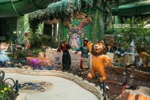 Ein Garten an der Unterkunft Hotel Magic Games 4