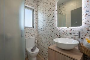 Bilik mandi di Crabstone Brand New Complex with Pool