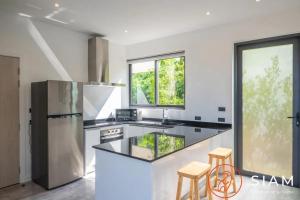 Η κουζίνα ή μικρή κουζίνα στο Villa Alamanda 3br Private Pool & Sea View