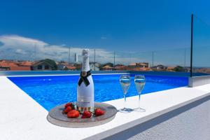 Bazén v ubytovaní Villa LaVie ZadarVillas alebo v jeho blízkosti