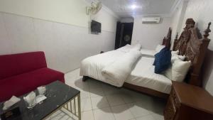 Postel nebo postele na pokoji v ubytování Hotel New Mid City Multan