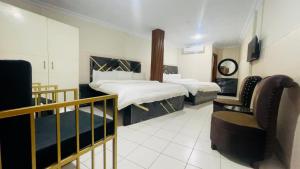Postel nebo postele na pokoji v ubytování Hotel New Mid City Multan