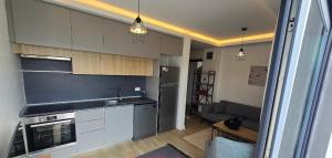 Kuchyň nebo kuchyňský kout v ubytování Tivat Terrace Suites
