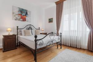 a bedroom with a bed and a large window at Casa Bella in Oradea