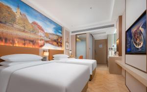 Postel nebo postele na pokoji v ubytování Vienna Hotel Chengdu Tianfu Airport Wanhui Center
