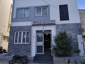 Pročelje oz. vhod v nastanitev Classio Residency