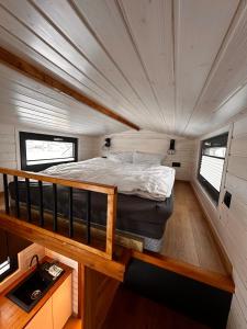 Ένα ή περισσότερα κρεβάτια σε δωμάτιο στο Northern Lights Tiny House
