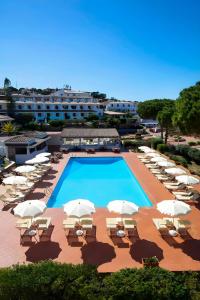 Bazén v ubytování HOTIDAY Room Collection - Baja Sardinia nebo v jeho okolí
