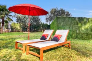 Zahrada ubytování Villa near Valencia 17PAX, Pool, Cinema, BBQ, KidsRoom