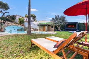 Bazén v ubytování Villa near Valencia 17PAX, Pool, Cinema, BBQ, KidsRoom nebo v jeho okolí + 85 fotografií