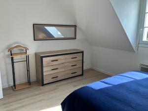 Postel nebo postele na pokoji v ubytování Maison moderne près du centre avec jardin et WIFI - FR-1-418-266