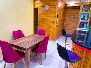 A seating area at Luxurious Scandinavian-style, pool & play area