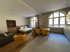 Postel nebo postele na pokoji v ubytování Domaine de Haslach, The Originals Collection, Résidence de Tourisme