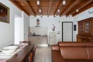 Η κουζίνα ή μικρή κουζίνα στο Varenna Apartments by Wonderful Italy