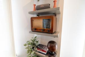 Una televisión o centro de entretenimiento en Estudio reformado en Puerto Chico Santander