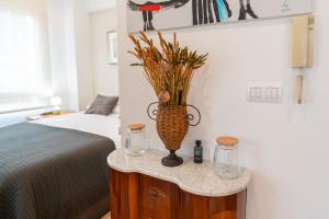 Una cama o camas en una habitación de Estudio reformado en Puerto Chico Santander