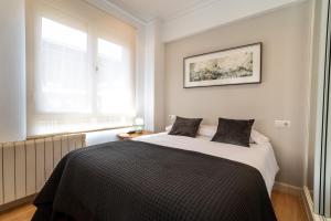 Una cama o camas en una habitación de Estudio reformado en Puerto Chico Santander