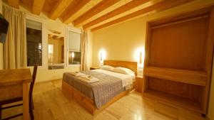 Letto o letti in una camera di Destiny Home & rooms Soave
