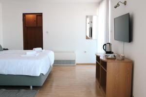 TV a/nebo společenská místnost v ubytování Artena Hotel