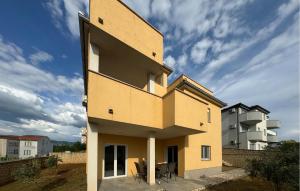 a building with a buildingotypscriptionscriptionscriptionscriptionscriptionscriptionscriptionscriptionscriptionscription at 2 Bedroom Gorgeous Apartment In Omisalj in Omišalj