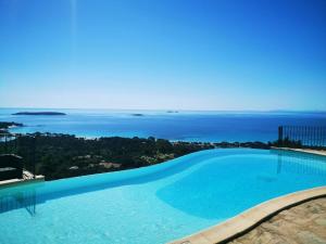 a swimming pool with a view of the ocean at Résidence Belvedere de Palombaggia in Porto-Vecchio