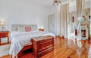 Ένα ή περισσότερα κρεβάτια σε δωμάτιο στο Superbe Maison Avec Piscine