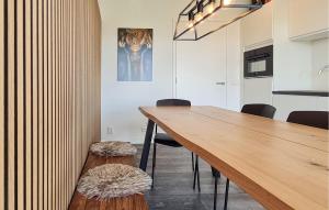 Ruang duduk di Amazing Home In Den Oever With Wifi