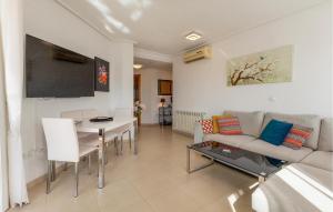 Μια τηλεόραση ή/και κέντρο ψυχαγωγίας στο Stunning Apartment In Sucina With Wifi