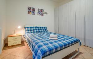 Ένα ή περισσότερα κρεβάτια σε δωμάτιο στο Cozy Home In Cecina With Wifi