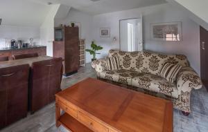 Khu vực ghế ngồi tại 2 Bedroom Stunning Apartment In Ospel +5 ảnh