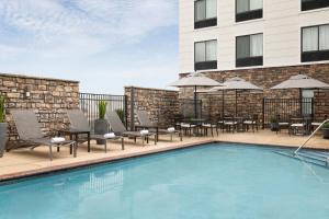 Bazén v ubytování TownePlace Suites by Marriott Alexandria nebo v jeho okolí