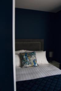 Letto o letti in una camera di The Monks Quarters