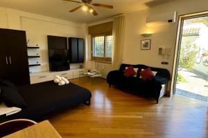 Μια τηλεόραση ή/και κέντρο ψυχαγωγίας στο Guestsuite Maison 80123