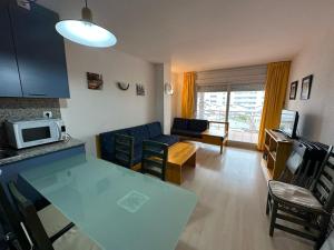 Kuchyň nebo kuchyňský kout v ubytování Bonito piso con piscina comunitaria AV-71