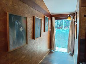 Bazén v ubytování De Rock Jungle Living Resort nebo v jeho okolí