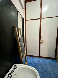Vannituba majutusasutuses MiniChalet studio a Limone Piemonte