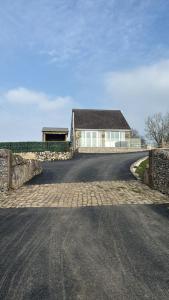 Το κτήριο όπου στεγάζεται  η παραθεριστική κατοικία