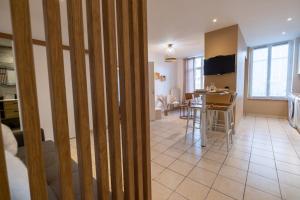 Et tv og/eller underholdning på Cosy, moderne, central, standing