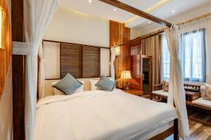 Letto o letti in una camera di Pillow Window & Listen to Rain Hostel Museum Branch Pingjiang Road, Suzhou