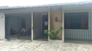 a cage with a plant in the front of a house at Casa santa Marta in Belém