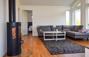 Χώρος καθιστικού στο Beautiful Home In Sölvesborg With Wifi