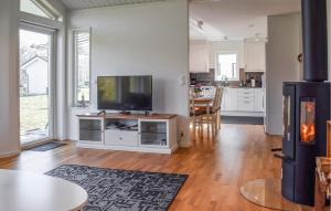 Kuchyň nebo kuchyňský kout v ubytování Beautiful Home In Sölvesborg With Wifi