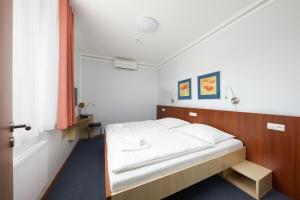 Postel nebo postele na pokoji v ubytování Hotel Nikolas