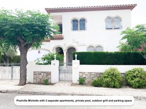 Bygningen som feriehuset ligger i