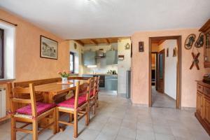 Kuchyň nebo kuchyňský kout v ubytování Petite Maison Tillier