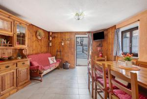 TV a/nebo společenská místnost v ubytování Petite Maison Tillier