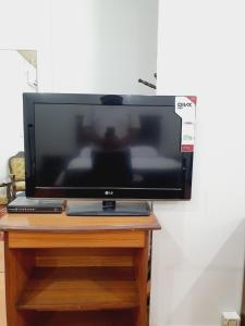 TV a/nebo společenská místnost v ubytování Business Lodges Gujrat