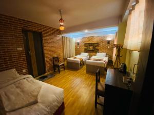 Postel nebo postele na pokoji v ubytování Hotel Durbar Side