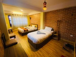Postel nebo postele na pokoji v ubytování Hotel Durbar Side