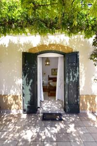an entrance to a house with doors open at Colonna Country Home in Ururi